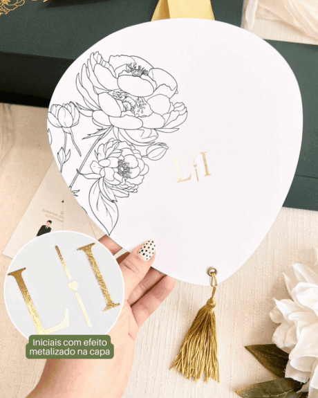 Leque Luxo de papel - Pingente artesanal + Iniciais Metalizado- COD. 246