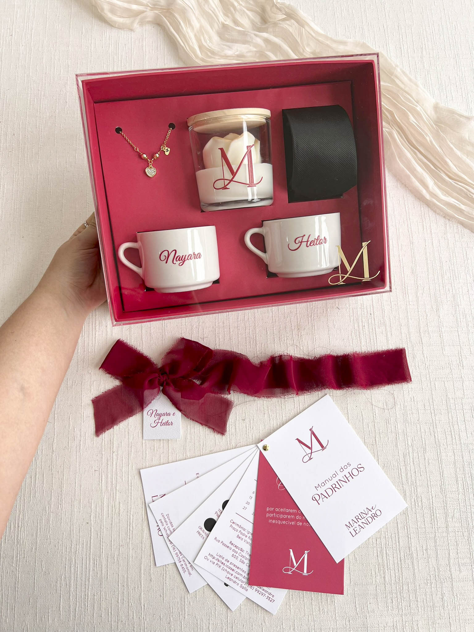 Caixa Ametista - Casal Completa - Acrílica (Xícaras, Vela, Pulseira c/ iniciais, Gravata) Cod. 1001